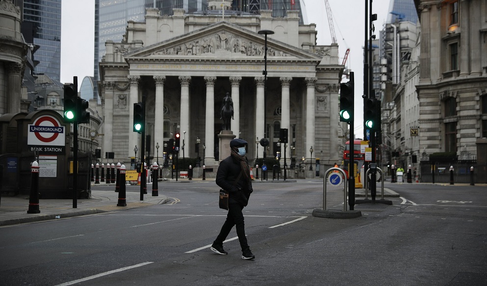 Varianti i ri i Covid, ekspertet ne Britani thirrje per mbajtjen e maskave